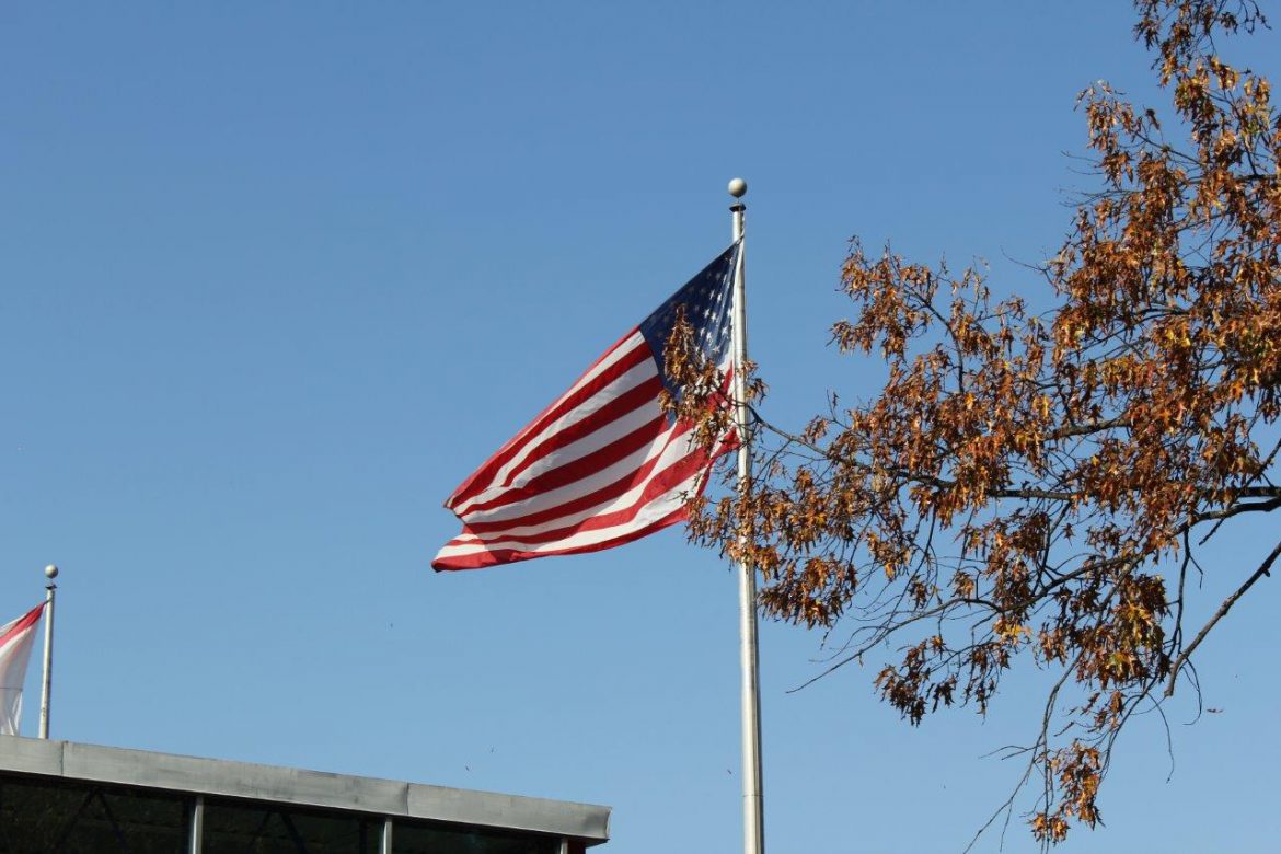 Flagge der USA am Fahnenmast